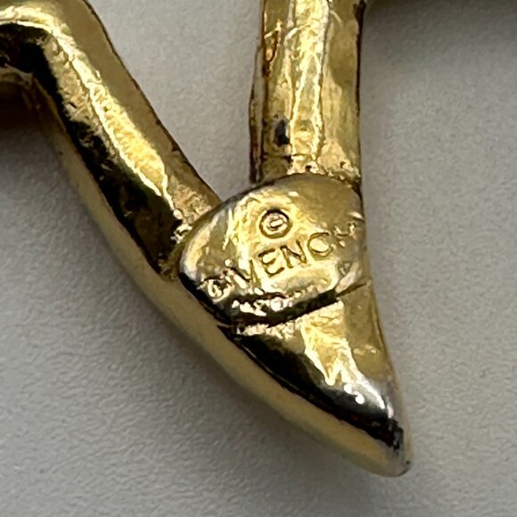 VTG Givenchy Luxury Brand.  Rare. Open Star Pendant on Double Gold-Tone Chain - Picture 4 of 13